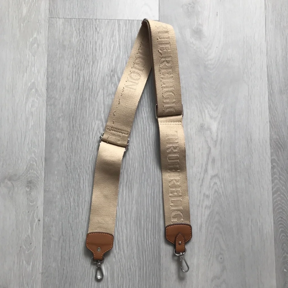 TRUE RELIGION CROSSBODY STRAP ADJUSTABLE BEIGE BROWN